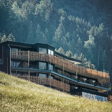 Coolnest Hotel