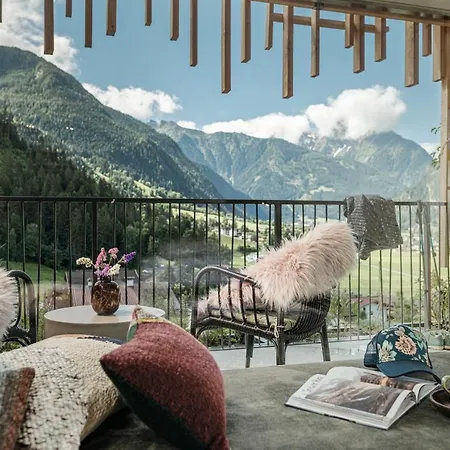 Coolnest Hotel