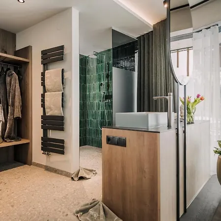 Coolnest Hotel