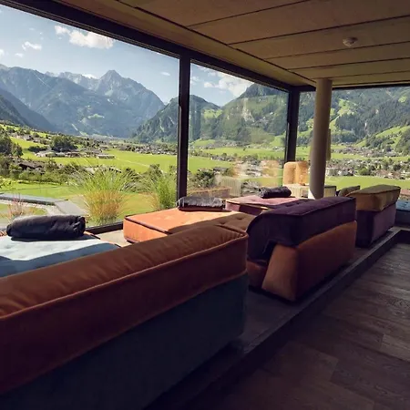 מלון Coolnest 4*