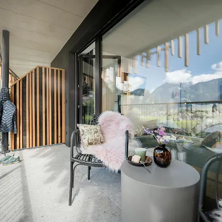 Coolnest Hotel