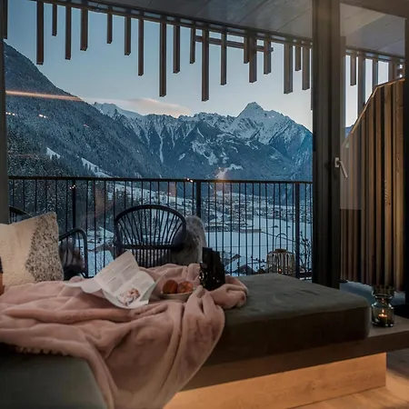 Coolnest Hotel