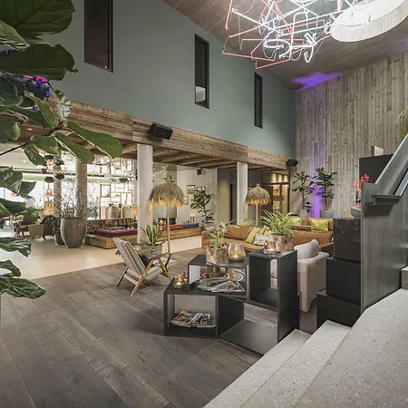 Coolnest מלון 4*