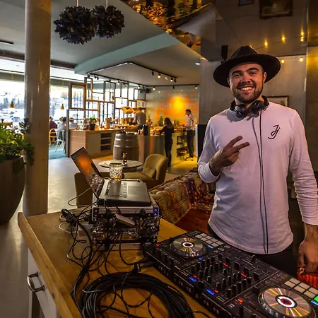 Coolnest מאיירהופן