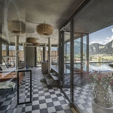 Отель Coolnest 4*