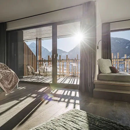 Coolnest Hotel