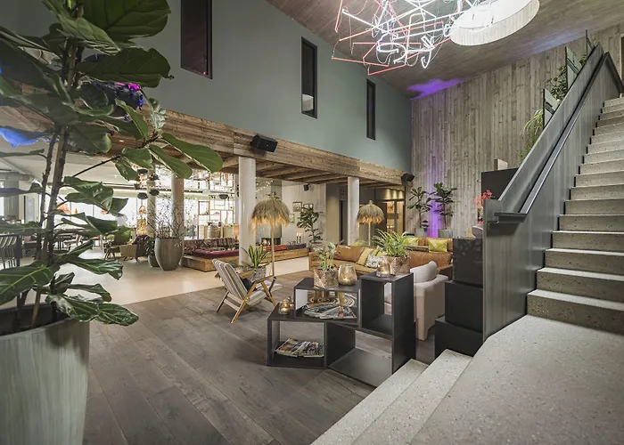 Coolnest Szálloda 4*